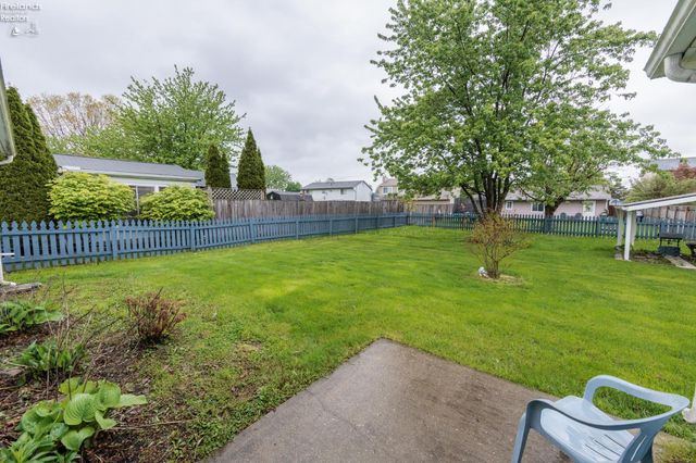 W 2704 39th, Lorain, OH 44053