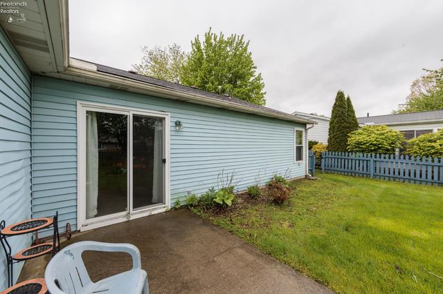W 2704 39th, Lorain, OH 44053