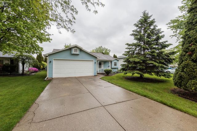W 2704 39th, Lorain, OH 44053