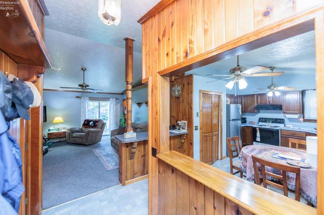 W 2704 39th, Lorain, OH 44053