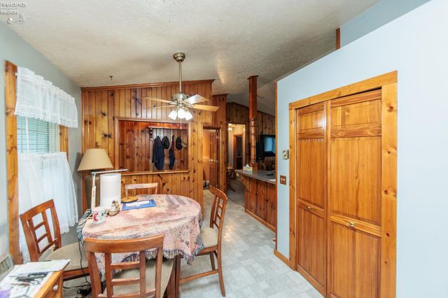 W 2704 39th, Lorain, OH 44053
