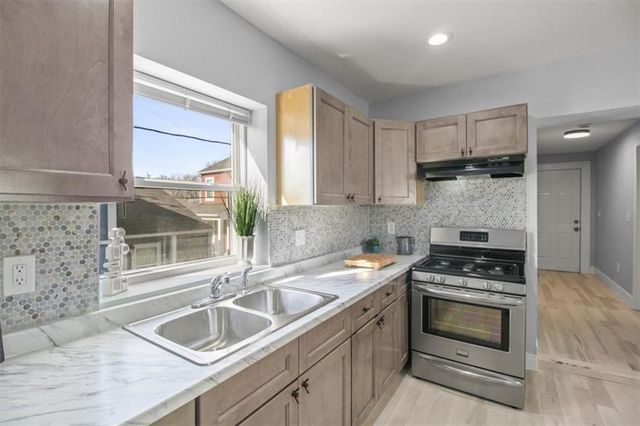 2104 E 24th Terrace, Kansas City, MO 64127