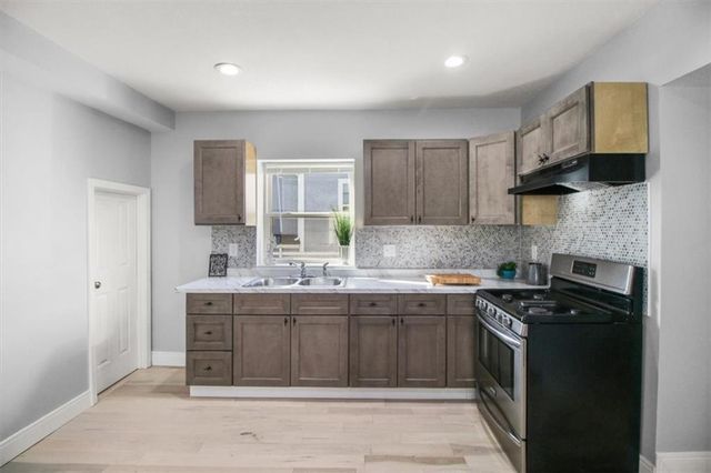 2104 E 24th Terrace, Kansas City, MO 64127