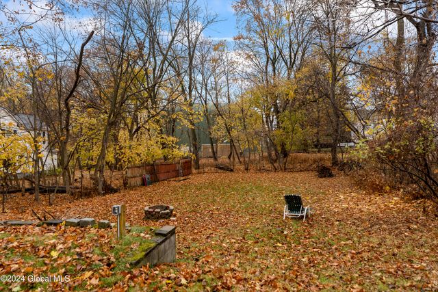 6 Blakeley Ct Fl 2, Troy, NY 12180