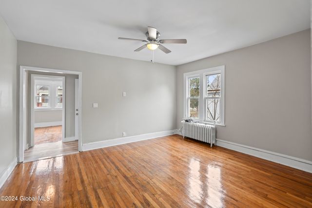 6 Blakeley Ct Fl 2, Troy, NY 12180