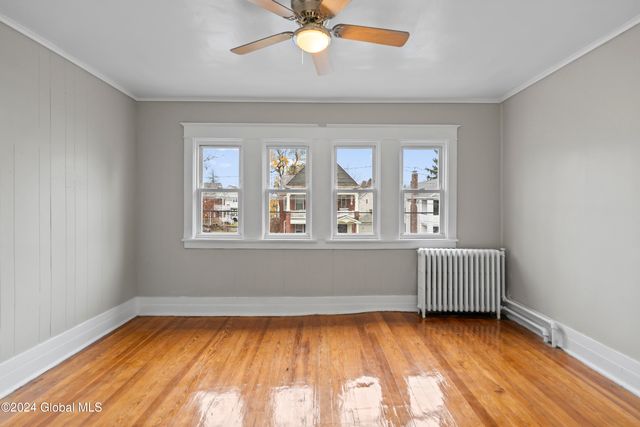 6 Blakeley Ct Fl 2, Troy, NY 12180