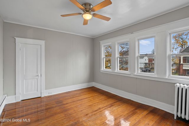 6 Blakeley Ct Fl 2, Troy, NY 12180