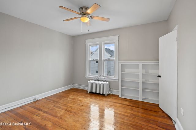 6 Blakeley Ct Fl 2, Troy, NY 12180