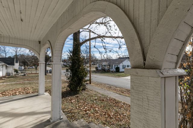 259 E Jefferson Street, Marshfield, MO 65706