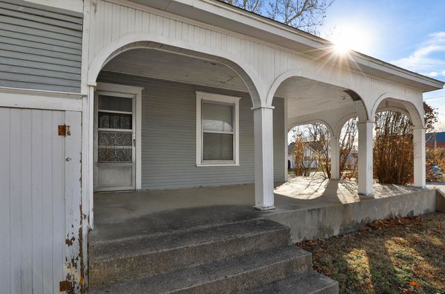 259 E Jefferson Street, Marshfield, MO 65706
