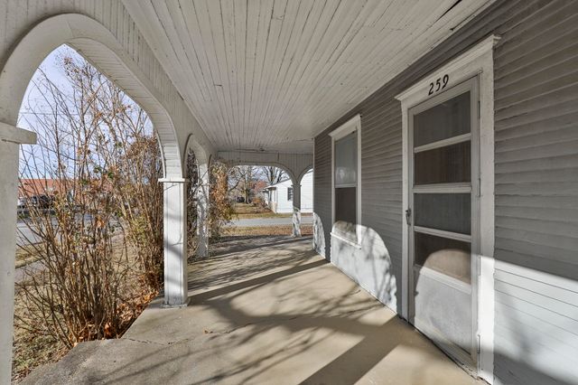 259 E Jefferson Street, Marshfield, MO 65706