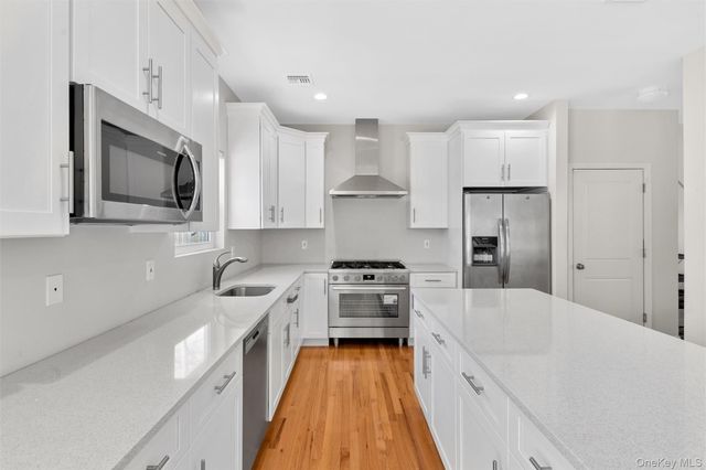 164 Chestnut Street, Mount Sinai, NY 11766