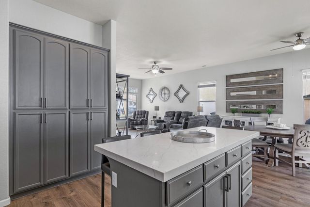 136 Woods Creek Dr, Oakdale, CA 95361