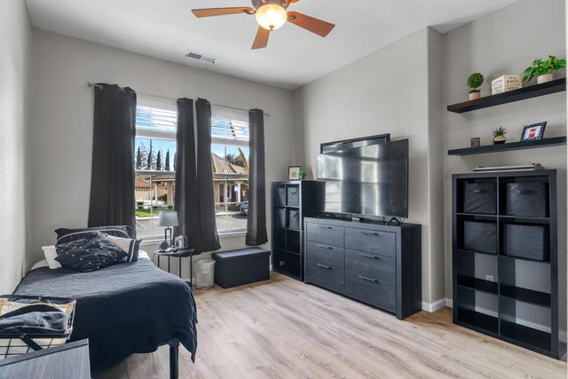 136 Woods Creek Dr, Oakdale, CA 95361