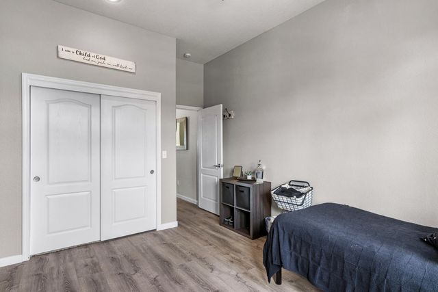 136 Woods Creek Dr, Oakdale, CA 95361