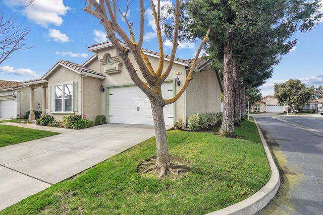 136 Woods Creek Dr, Oakdale, CA 95361