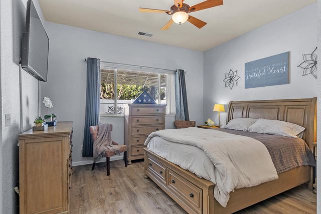 136 Woods Creek Dr, Oakdale, CA 95361