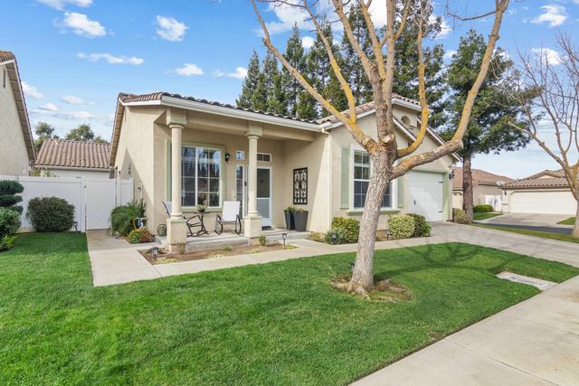 136 Woods Creek Dr, Oakdale, CA 95361