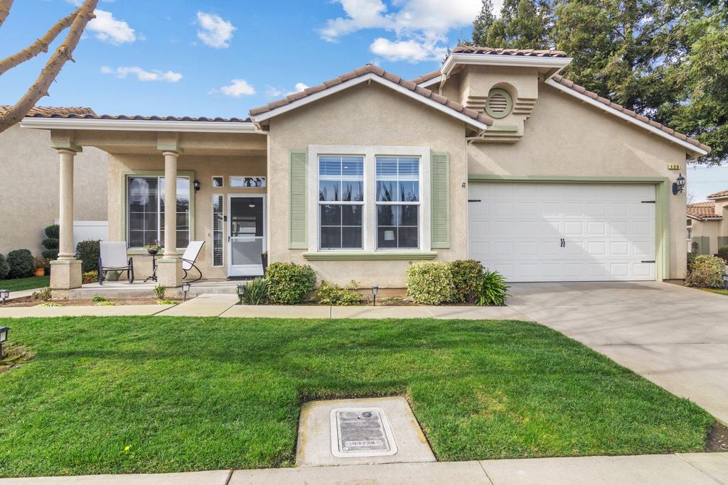 136 Woods Creek Dr, Oakdale, CA 95361