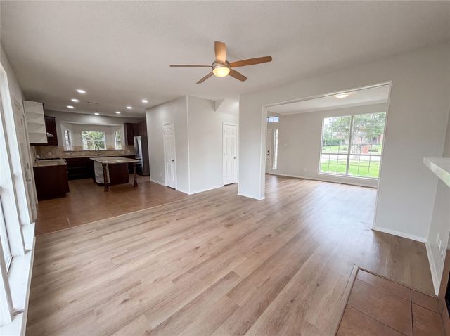 815 Ramblewood Drive, Lewisville, TX 75067