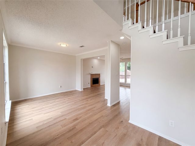 815 Ramblewood Drive, Lewisville, TX 75067