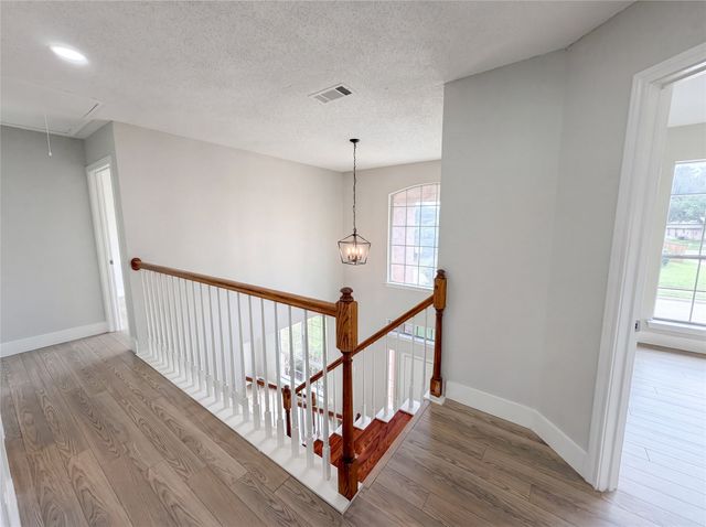 815 Ramblewood Drive, Lewisville, TX 75067