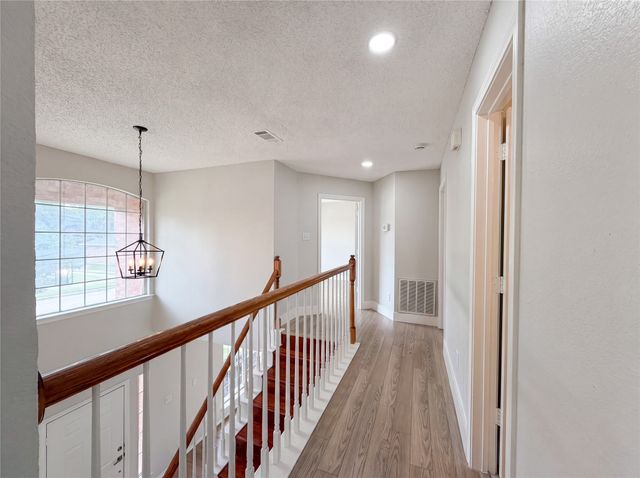 815 Ramblewood Drive, Lewisville, TX 75067