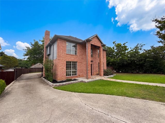815 Ramblewood Drive, Lewisville, TX 75067