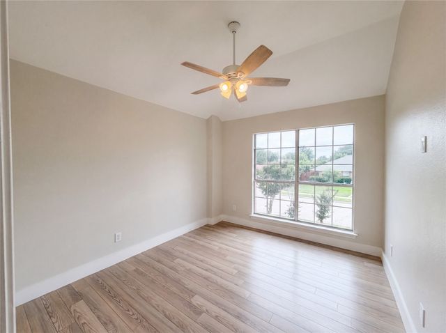815 Ramblewood Drive, Lewisville, TX 75067