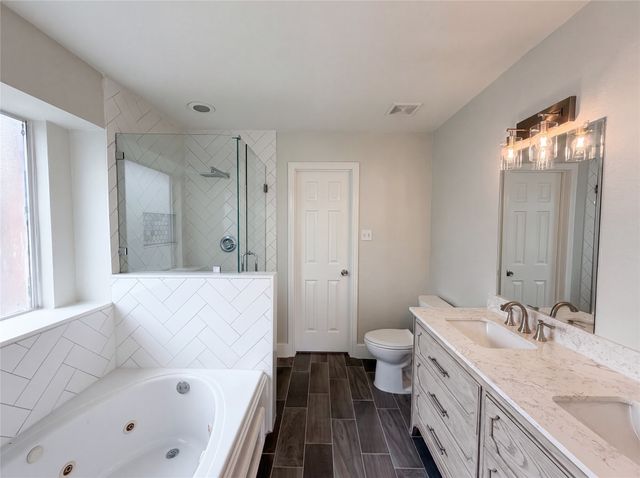815 Ramblewood Drive, Lewisville, TX 75067