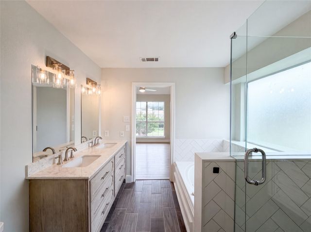 815 Ramblewood Drive, Lewisville, TX 75067