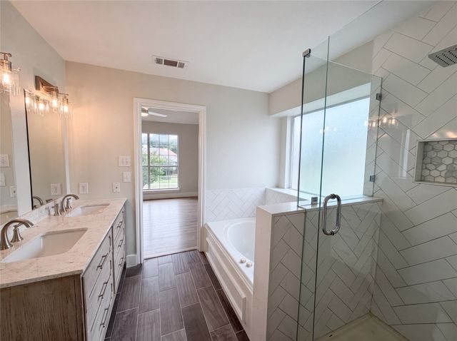 815 Ramblewood Drive, Lewisville, TX 75067