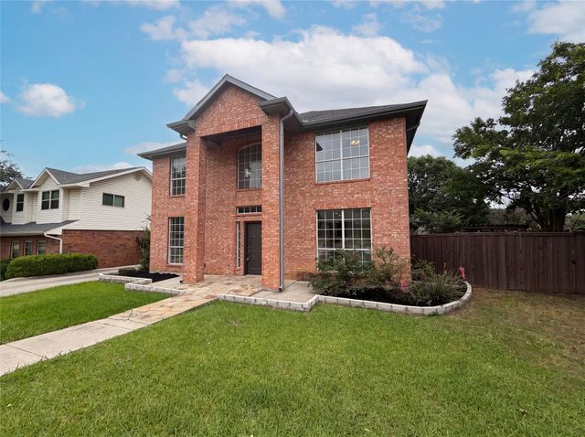 815 Ramblewood Drive, Lewisville, TX 75067