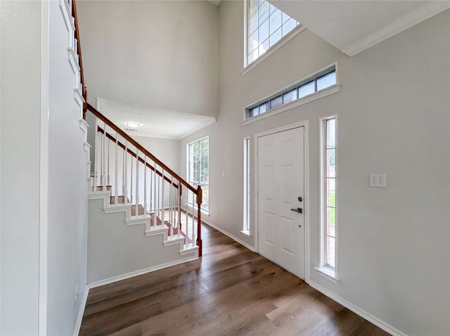 815 Ramblewood Drive, Lewisville, TX 75067