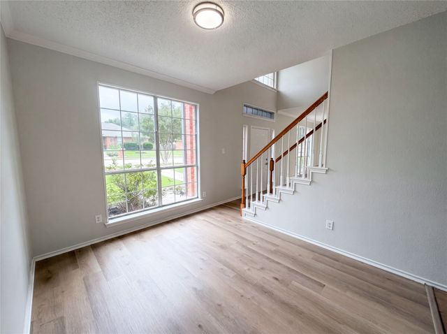 815 Ramblewood Drive, Lewisville, TX 75067