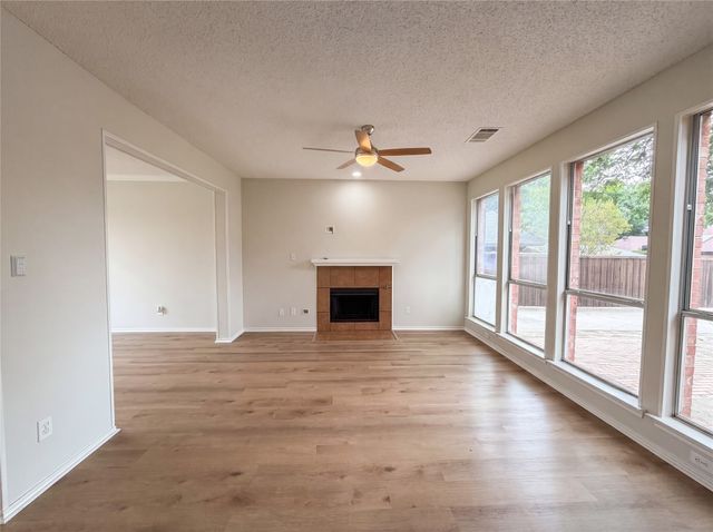 815 Ramblewood Drive, Lewisville, TX 75067