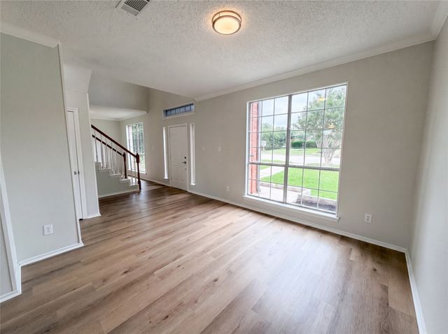 815 Ramblewood Drive, Lewisville, TX 75067