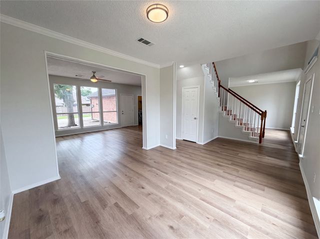 815 Ramblewood Drive, Lewisville, TX 75067
