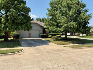 2804 Ector Drive, Grand Prairie, TX 75052