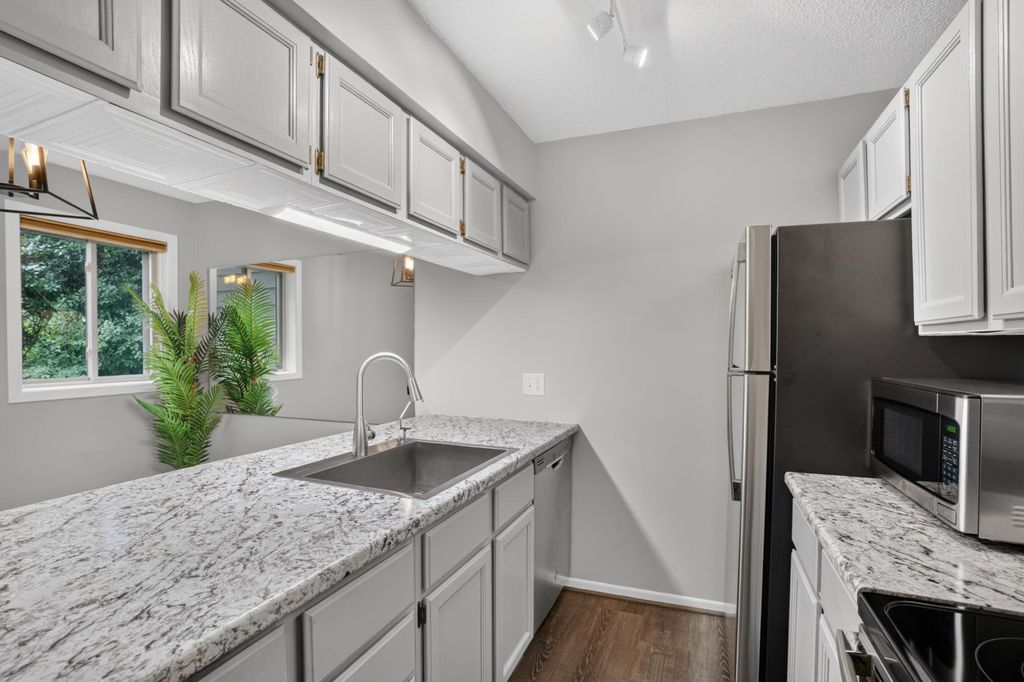 2170 Ridge Drive 14, Saint Louis Park, MN 55416 — photo 5