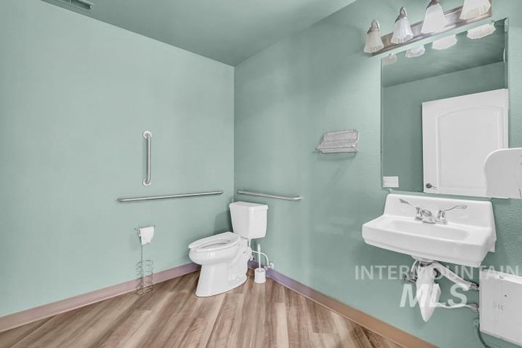 6734 W State Street, Garden City, ID 83714 photo 10