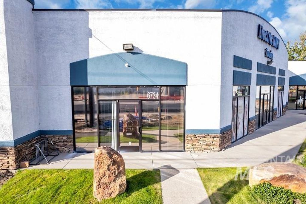 6734 W State Street, Garden City, ID 83714 photo 4