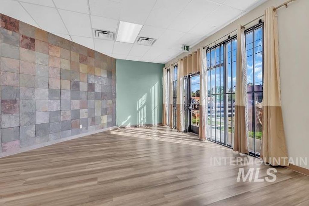 6734 W State Street, Garden City, ID 83714 photo 7