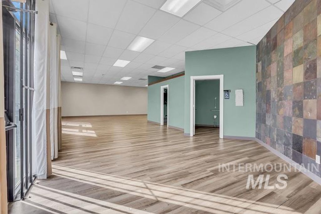 6734 W State Street, Garden City, ID 83714 photo 9