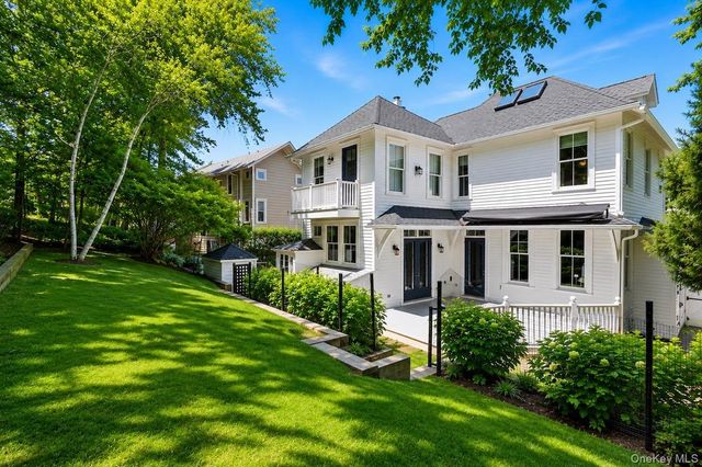 11 Prospect Avenue, Shelter Island Heights, NY 11965