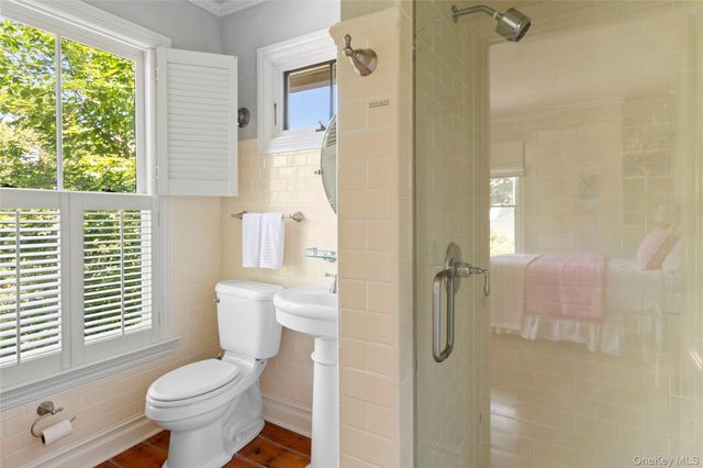11 Prospect Avenue, Shelter Island Heights, NY 11965