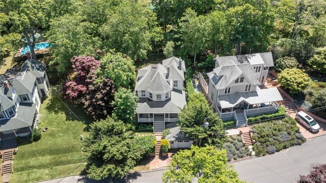 11 Prospect Avenue, Shelter Island Heights, NY 11965