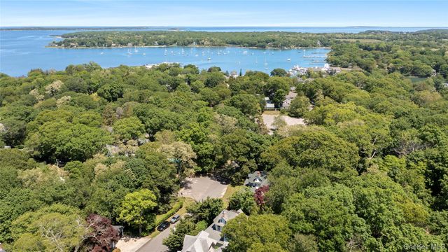 11 Prospect Avenue, Shelter Island Heights, NY 11965