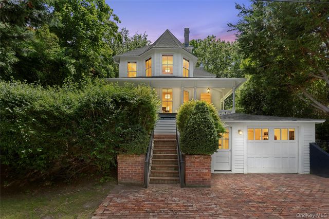 11 Prospect Avenue, Shelter Island Heights, NY 11965