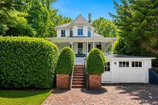 11 Prospect Avenue, Shelter Island Heights, NY 11965